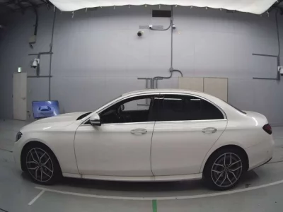 Mercedes-Benz E CLASS  с аукциона в Японии