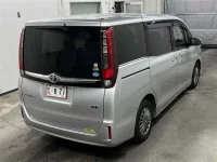 Toyota ESQUIRE лот № 15001 оценка 3.5  с аукциона в Японии 4