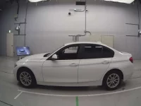 BMW 3-Series лот № 38009 оценка 4  с аукциона в Японии 3