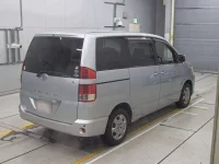 Toyota NOAH лот № 10010 оценка R  с аукциона в Японии 1