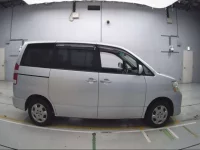 Toyota NOAH лот № 10010 оценка R  с аукциона в Японии 2