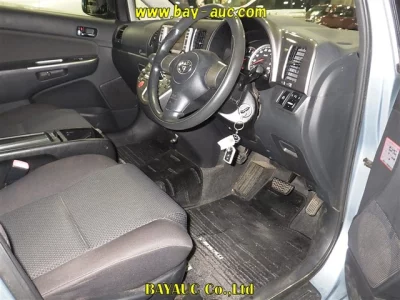 Toyota WISH  с аукциона в Японии