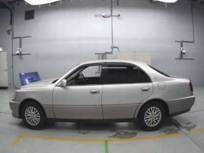 Toyota CROWN  с аукциона в Японии