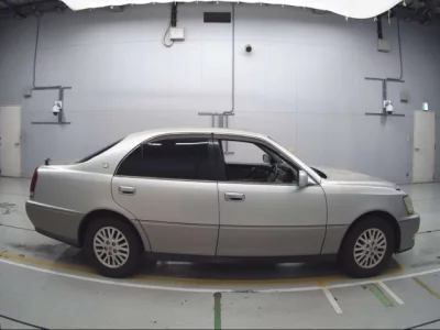 Toyota CROWN  с аукциона в Японии