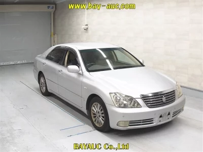 Toyota CROWN  с аукциона в Японии