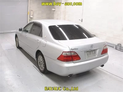Toyota CROWN  с аукциона в Японии