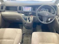 Toyota ISIS лот № 1002 оценка 3.5  с аукциона в Японии 2