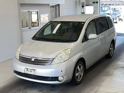 Toyota ISIS  с аукциона в Японии