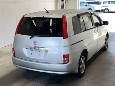 Toyota ISIS  с аукциона в Японии