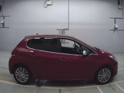 Peugeot 208  с аукциона в Японии