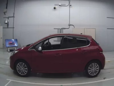 Peugeot 208  с аукциона в Японии