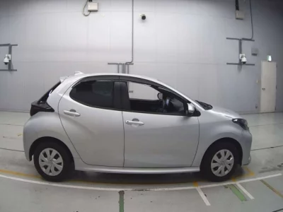 Toyota YARIS  с аукциона в Японии