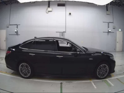 Toyota CROWN  с аукциона в Японии