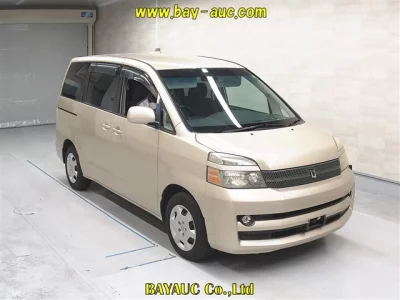 Toyota VOXY  с аукциона в Японии