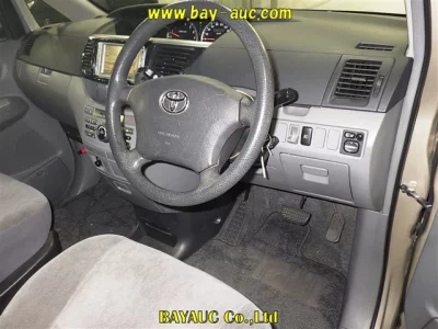 Toyota VOXY  с аукциона в Японии