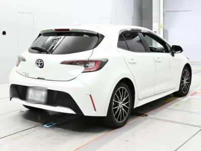 Toyota COROLLA SPORT  с аукциона в Японии