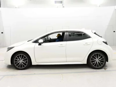 Toyota COROLLA SPORT  с аукциона в Японии