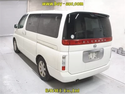 Nissan ELGRAND  с аукциона в Японии