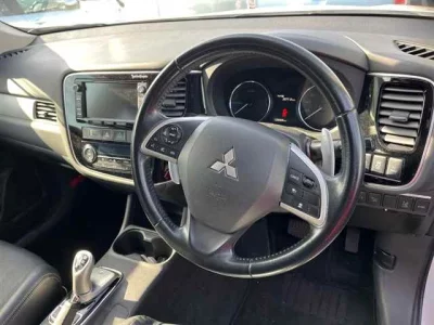 Mitsubishi OUTLANDER PHEV  с аукциона в Японии