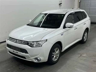 Mitsubishi OUTLANDER PHEV  с аукциона в Японии