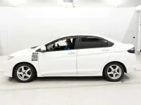 Honda GRACE лот № 10049 оценка R  с аукциона в Японии 3