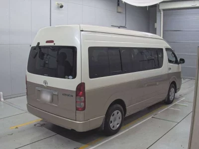 Toyota HIACE  с аукциона в Японии