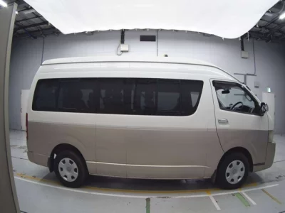 Toyota HIACE  с аукциона в Японии
