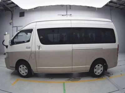 Toyota HIACE  с аукциона в Японии