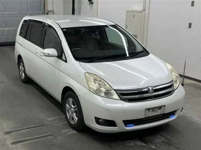 Toyota ISIS  с аукциона в Японии