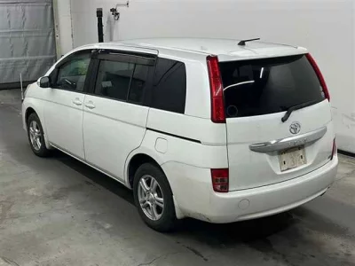 Toyota ISIS  с аукциона в Японии