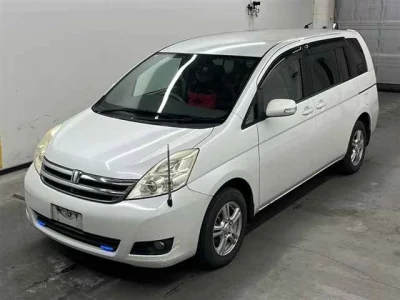 Toyota ISIS  с аукциона в Японии