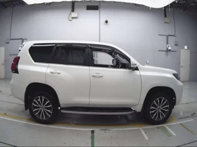 Toyota LAND CRUISER PRADO  с аукциона в Японии