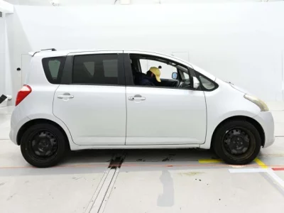 Toyota RACTIS  с аукциона в Японии