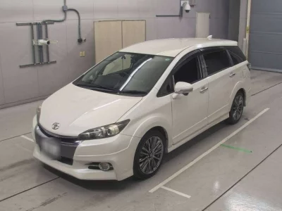 Toyota WISH  с аукциона в Японии
