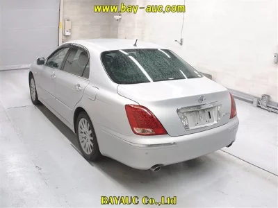 Toyota CROWN  с аукциона в Японии