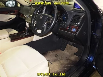 Toyota CROWN  с аукциона в Японии