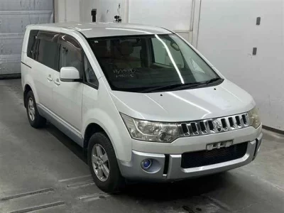Mitsubishi DELICA D5