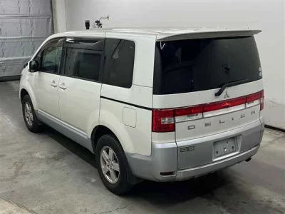 Mitsubishi DELICA D5