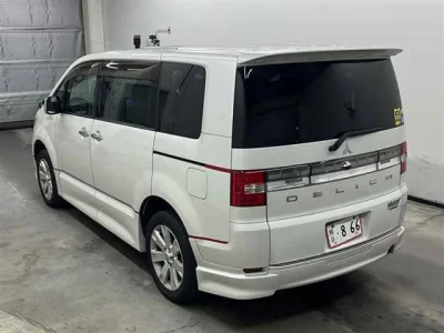 Mitsubishi DELICA D5