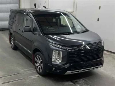 Mitsubishi DELICA D5