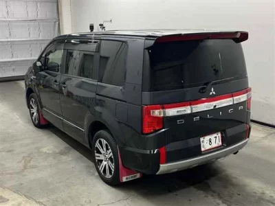 Mitsubishi DELICA D5