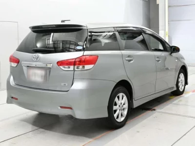 Toyota WISH  с аукциона в Японии