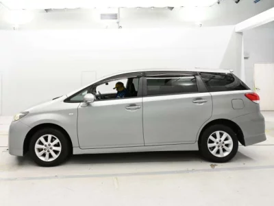Toyota WISH  с аукциона в Японии
