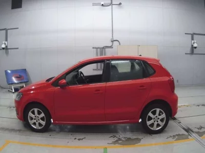 Volkswagen POLO  с аукциона в Японии