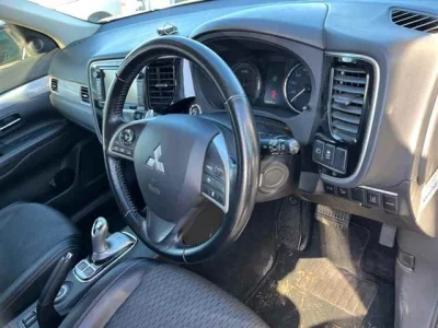 Mitsubishi OUTLANDER PHEV  с аукциона в Японии