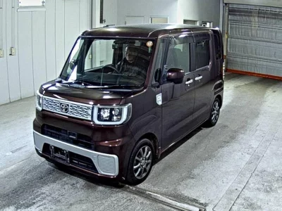 Toyota PIXIS MEGA  с аукциона в Японии