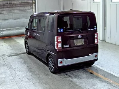 Toyota PIXIS MEGA  с аукциона в Японии