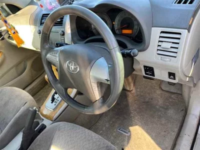 Toyota COROLLA AXIO  с аукциона в Японии