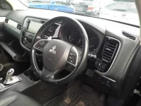 Mitsubishi OUTLANDER PHEV лот № 10216 оценка 4  с аукциона в Японии 8