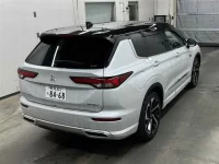 Mitsubishi OUTLANDER PHEV лот № 15143 оценка 4.5  с аукциона в Японии 4